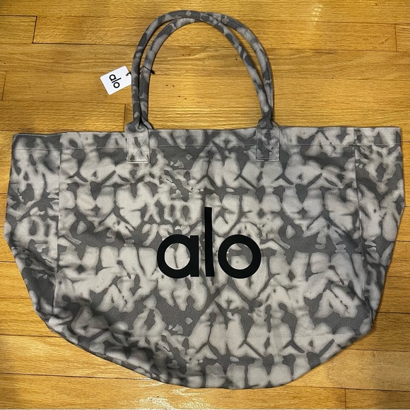 ALO Yoga Handbags - ALO Tote Bag